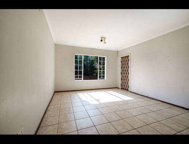 3 BEDROOM TOWNHOUSE FOR SALE IN SUNDOWNER